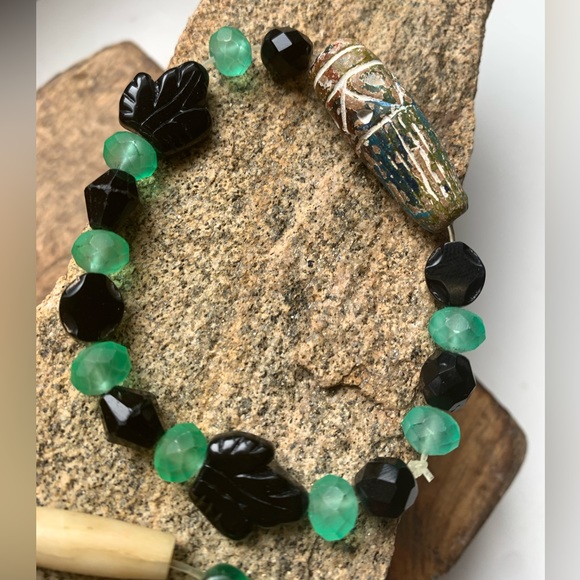 Gorgeous Black & Green Tribal Beaded Stretch Bracelet Unisex Mens or Women’s - Picture 9 of 13